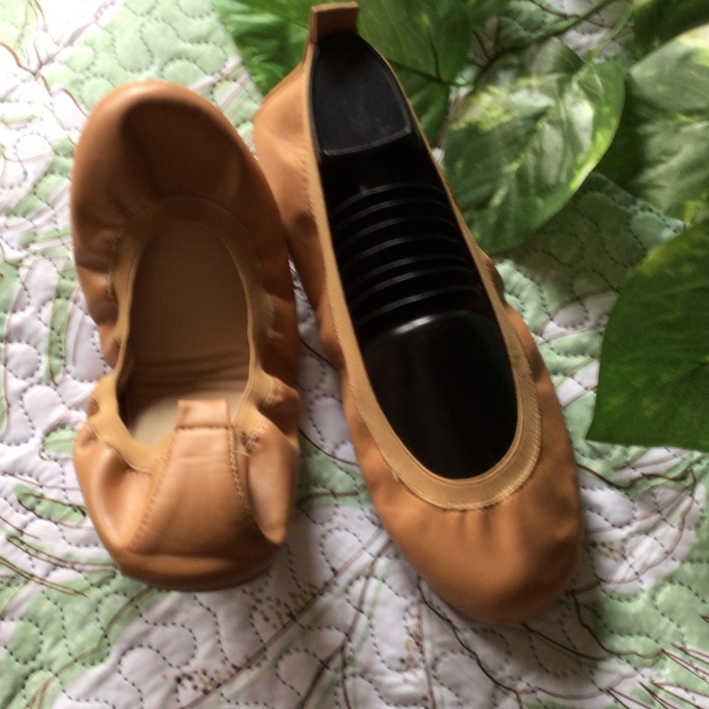 Elegant Tan Women's Flats